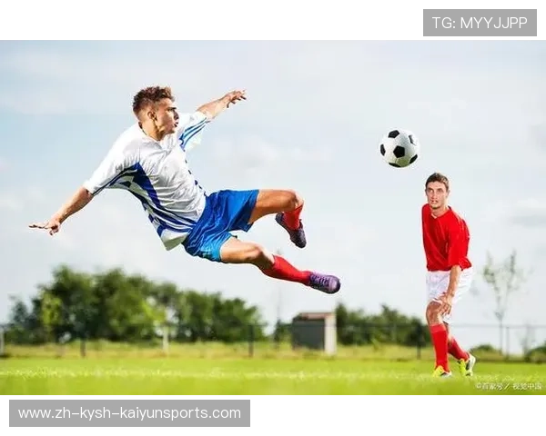 足球运动员的职业发展，如何从业余选手迈向职业舞台